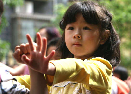 迪斯尼幼儿园·芳草园举办“陪同孩子 走进课堂”家长半日开放日活动