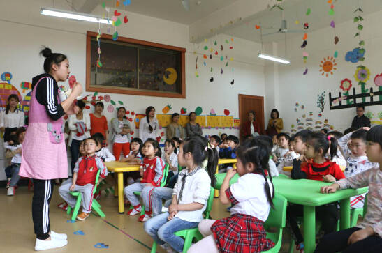 迪斯尼幼儿园·芳草园举办“陪同孩子 走进课堂”家长半日开放日活动