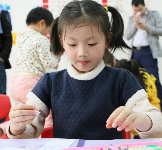 迪斯尼幼儿园·芳草园举办“陪同孩子 走进课堂”家长半日开放日活动