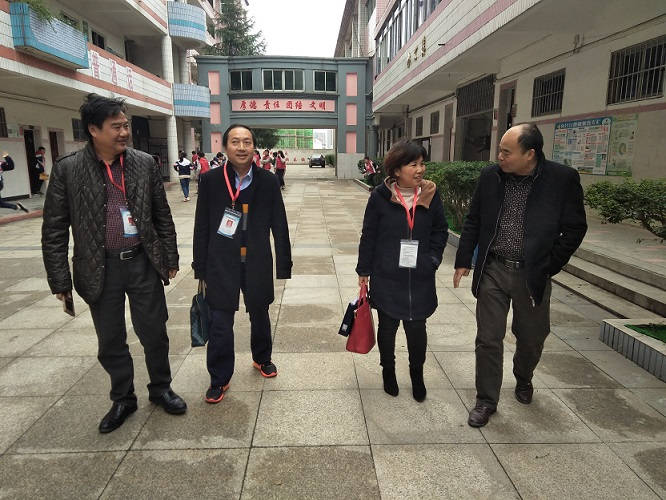 校园参观.jpg 校园参观.jpg