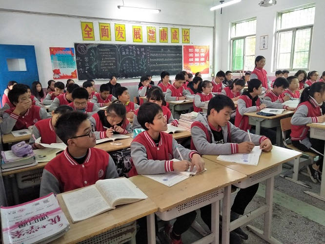 课堂听课2.jpg 课堂听课2.jpg