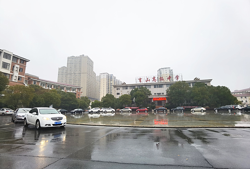 南昌育山高级中学家访车队出发.jpg